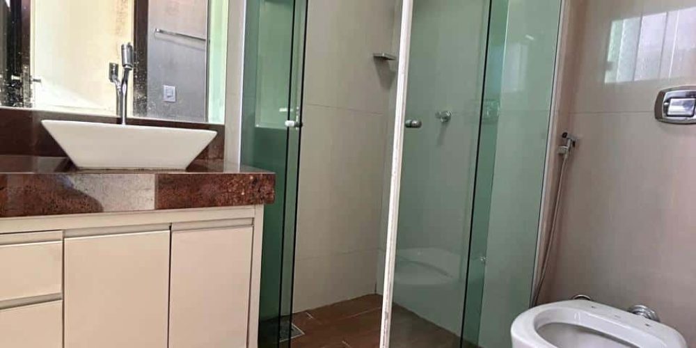 Banheiro Social c/ Box e armário